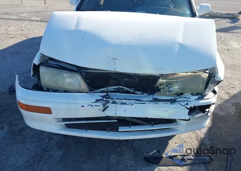 1996 Toyota Avalon Xl/Xls z USA, uszkodzony, nr VIN 4T1BF12B8TU106247